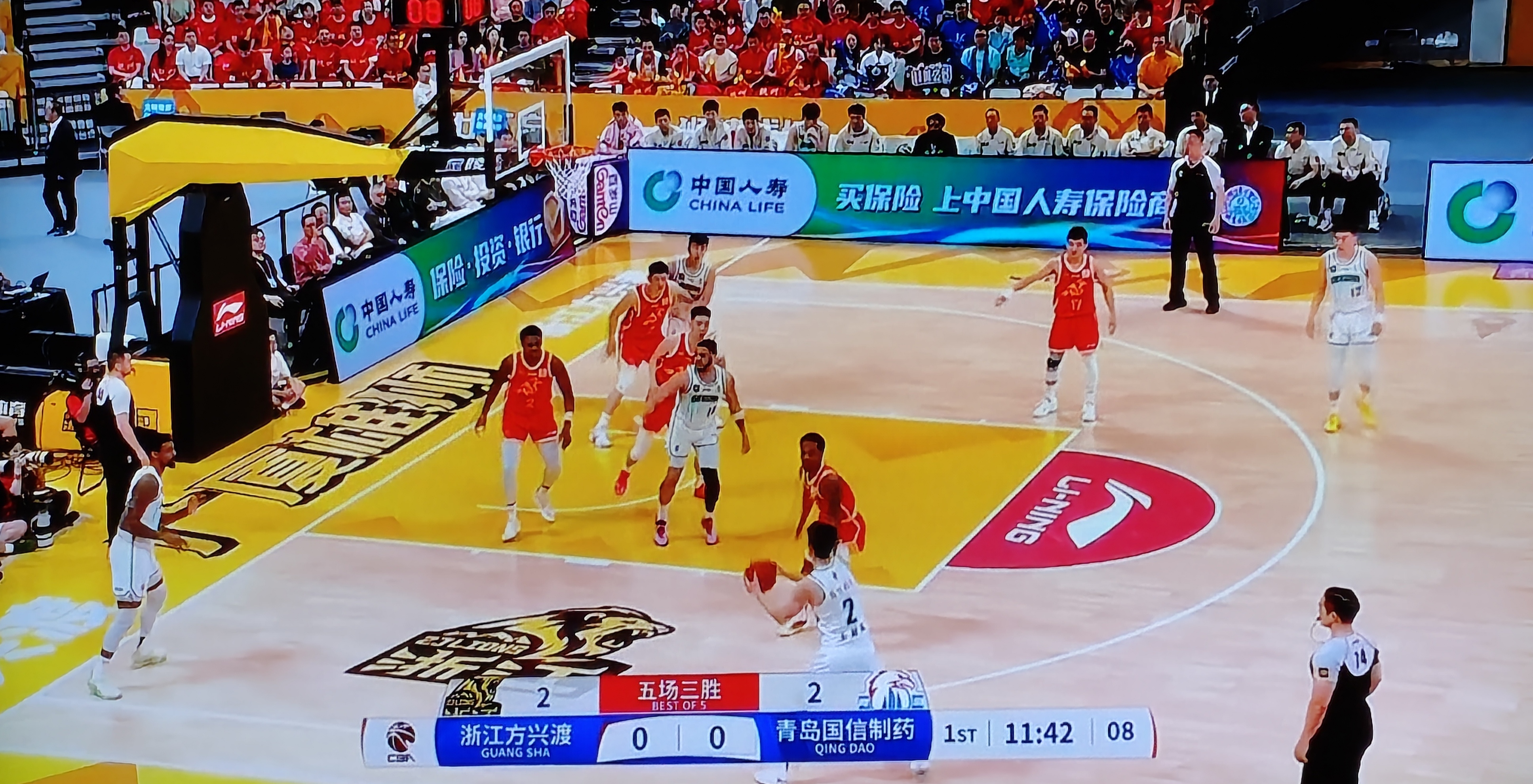 yabo官网-包含这也行？皇家马德里围绕CBA季后赛更衣室发声巴特勒连续十五场比赛得分超过挺进下一轮，加时末段葡萄牙体育调整名单以备德国杯的词条